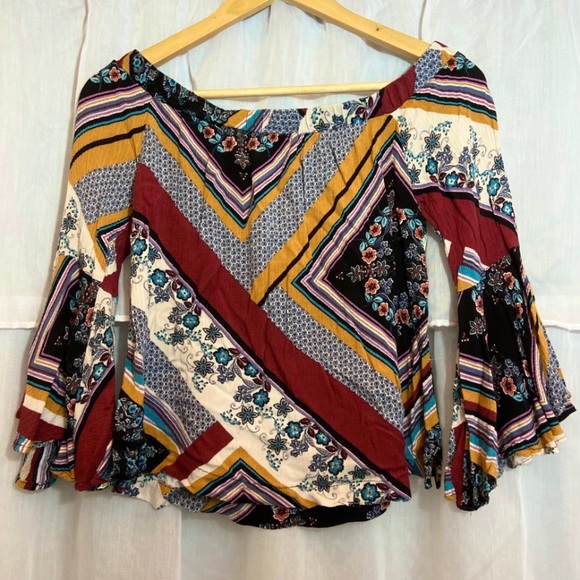 Shyanne • Off The Shoulder Bell Sleeve Blouse - Picture 5 of 6